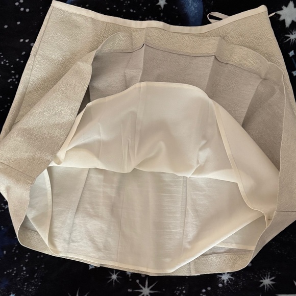 Ted Baker Cream/Gold Pleated Mini Skirt with Zippers  Size 2 - Like New - Picture 4 of 9